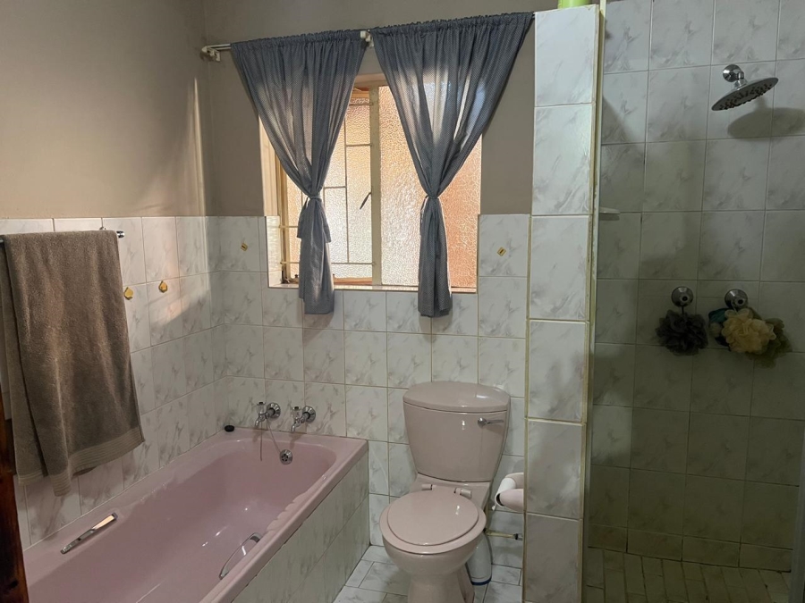 3 Bedroom Property for Sale in Geelhoutpark North West